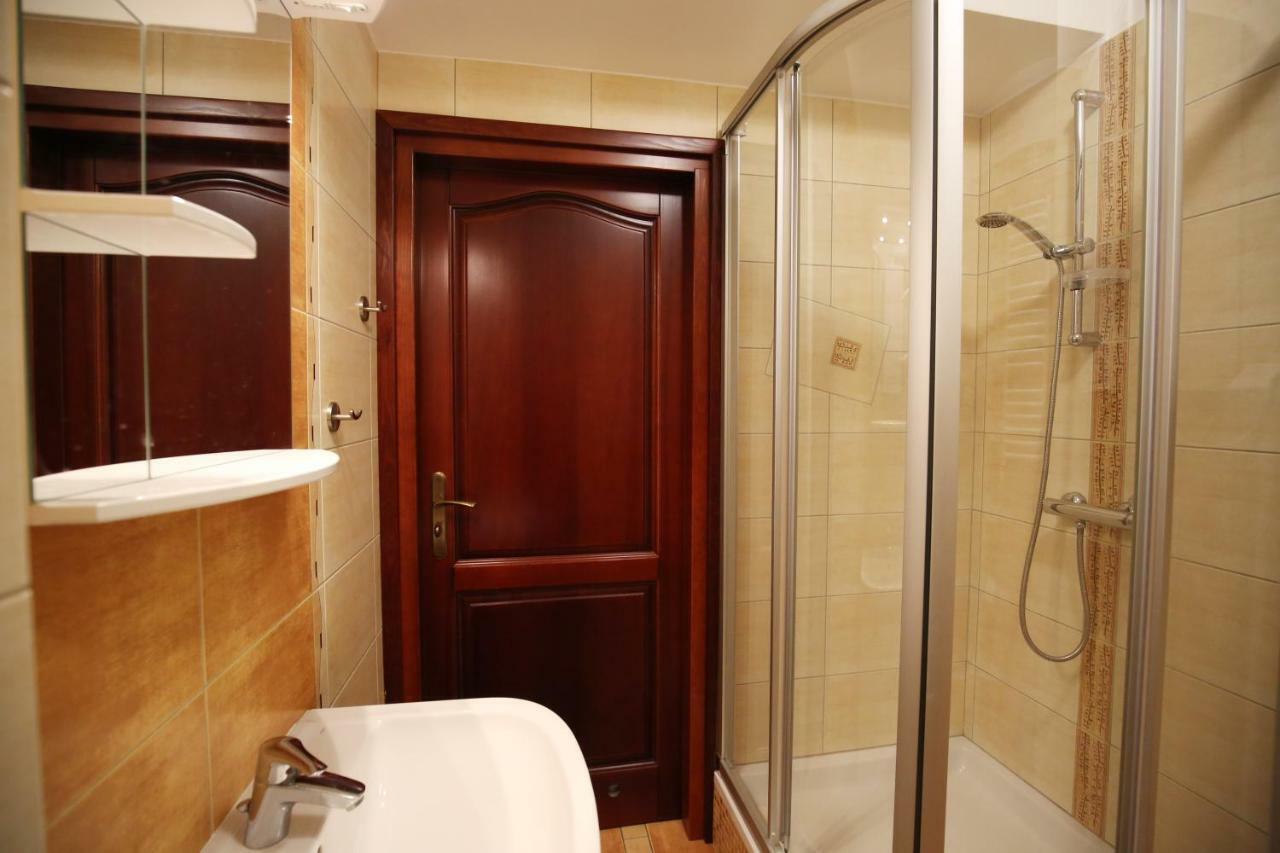 Apartamenty Na Pierwszym Pietrze กรินีซา ดรอยจ์ ภายนอก รูปภาพ